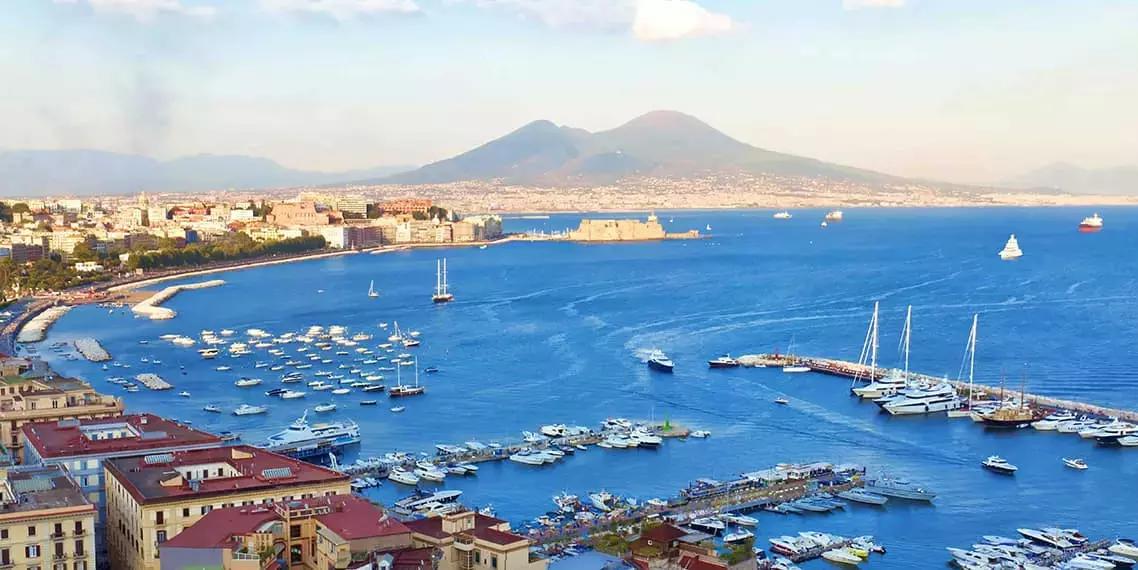 Oltre all'Istituo Cervantes ci sono le scuole di lingua, gli enti di formazione professionale, i centri linguistici di ateneo e gli insegnanti privati che danno lezioni di spagnolo a Napoli.
