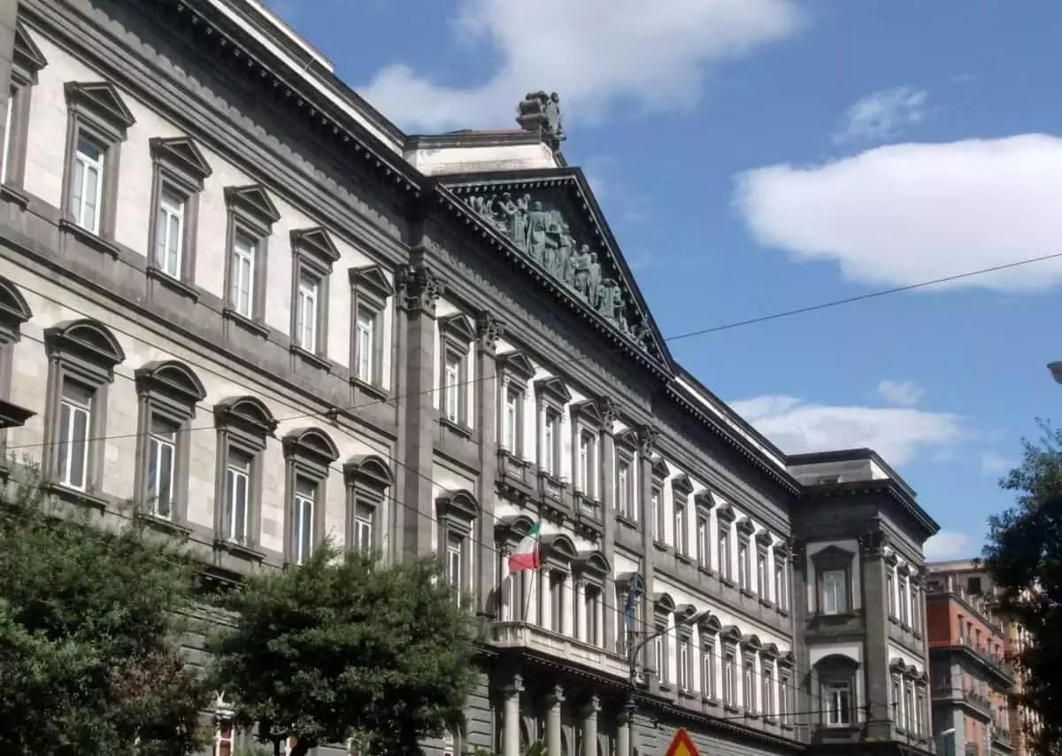 Se sei un dipendente dell'università, uno studente anche laureato o un dottorando, puoi seguire corsi di spagnolo gratuiti o a poco prezzo al CLA. 