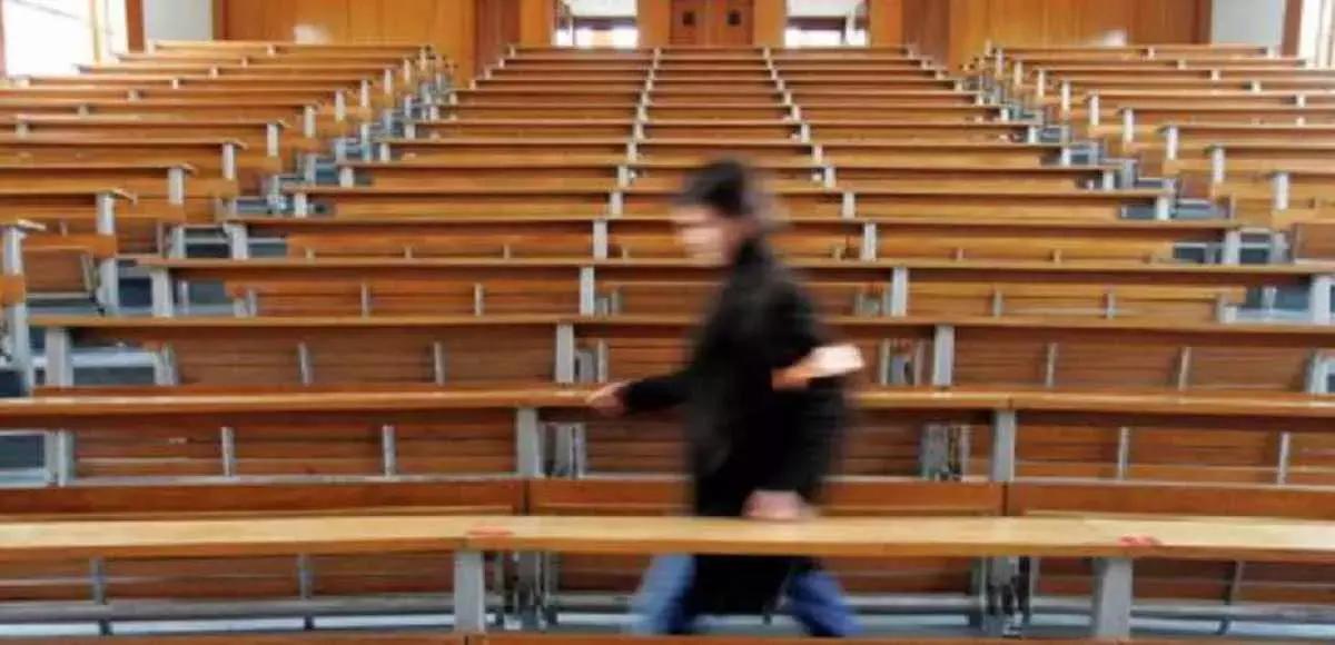 La procedura non è semplice, dato che dopo la laurea in lingue dovrai darti da fare perottenere n posto nel pubblico, grazie ad un concorso.