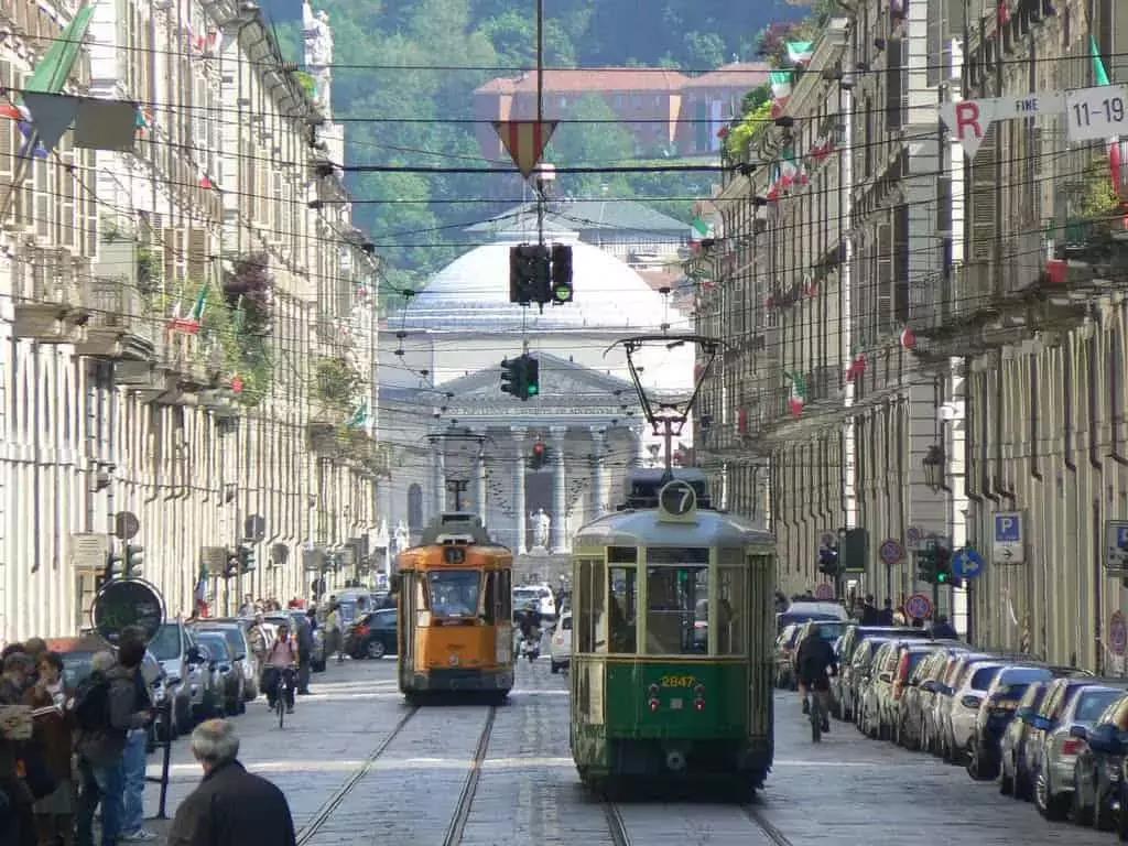 Nella città di Torino ci sono istituti specializzati nell'insegnamento dello spagnolo.