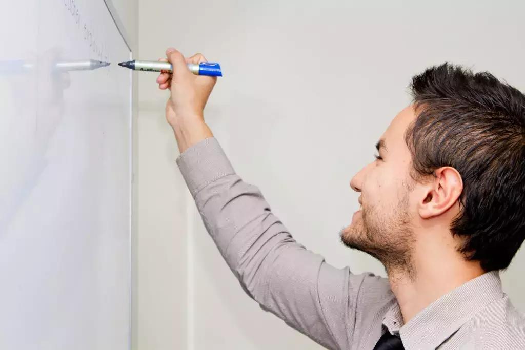 Puoi trovare annunci per le lezioni private di spagnolo in diversi siti, ma se cerchi un Superprof c'è solo un posto dove trovarlo. 