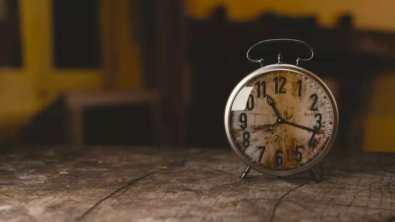 Dei corsi disponibili online ti consentono di imparare la lingua spagnola con solo un quarto d'ora di lavoro al giorno.