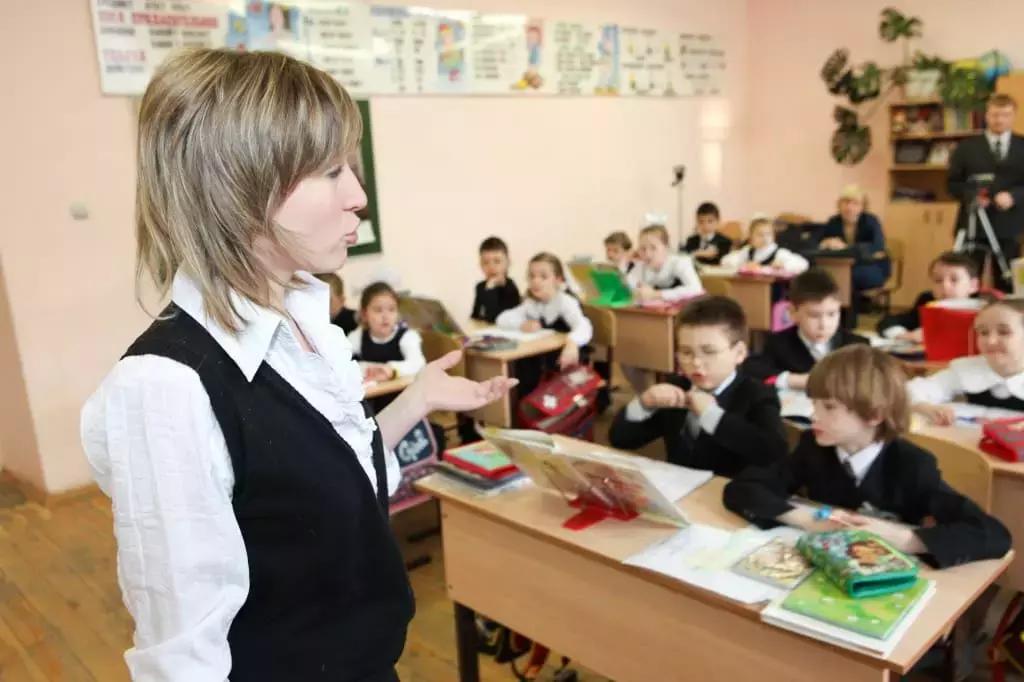 Ogni tre anni puoi iscriverti alle graduatorie di istituto anche se non hai l'abilitazione all'insegnamento.