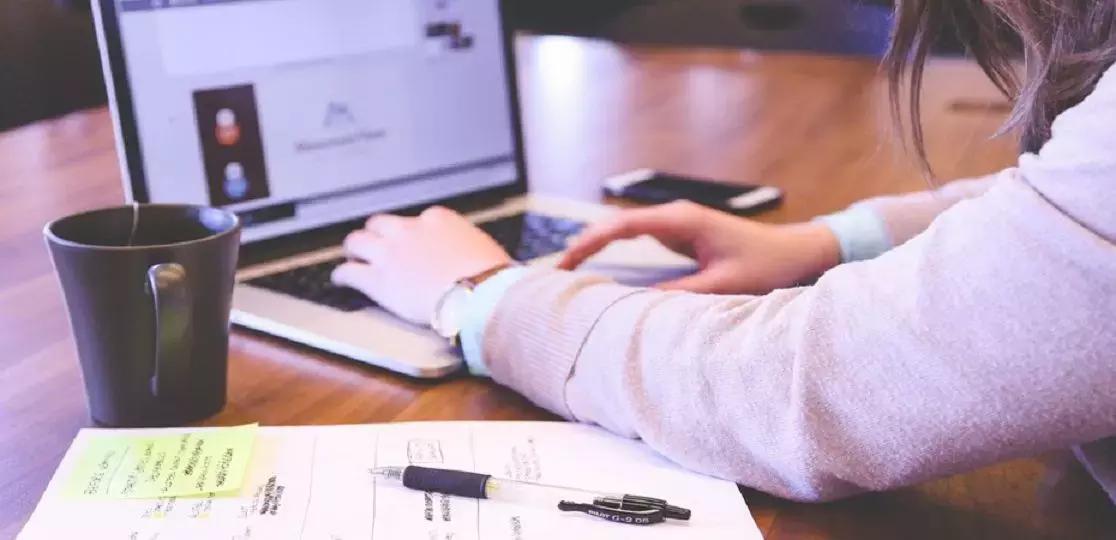 L'instaurarsi di una relazione particolare tra studente e prof, il costo più basso delle lezioni, un'organizzazione più semplice, ma non solo.