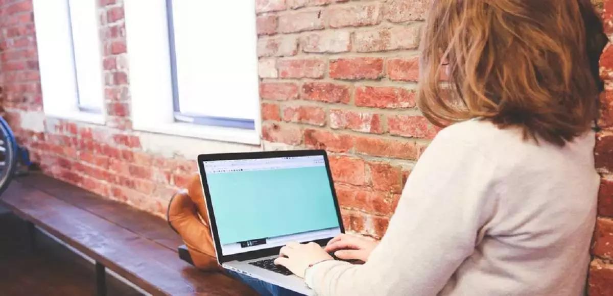 Non è difficile: bastano un pc, una connessione e delle competenze da condividere.