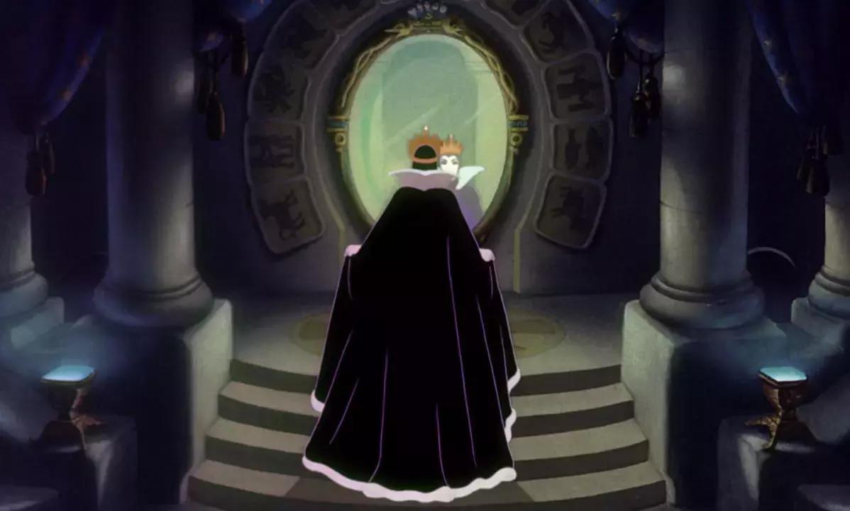 Parlare spagnolo davanti allo specchio ti permette di acquisire fiducia in te stesso e sembrare più naturale.