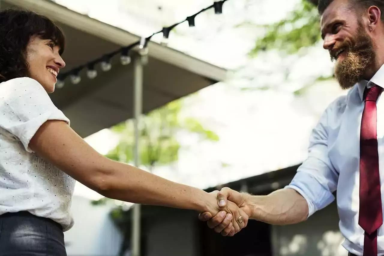 La presentazione è fondamentale in Spagnolo: se non sai dire come ti chiami, non vai lontano!
