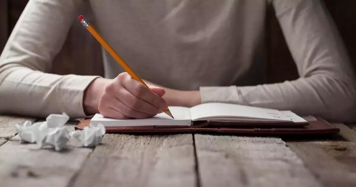 Non solo devi conoscere le nozioni del programma di spagnolo per gli esami, ma devi anche essere in grado di sintetizzarle.