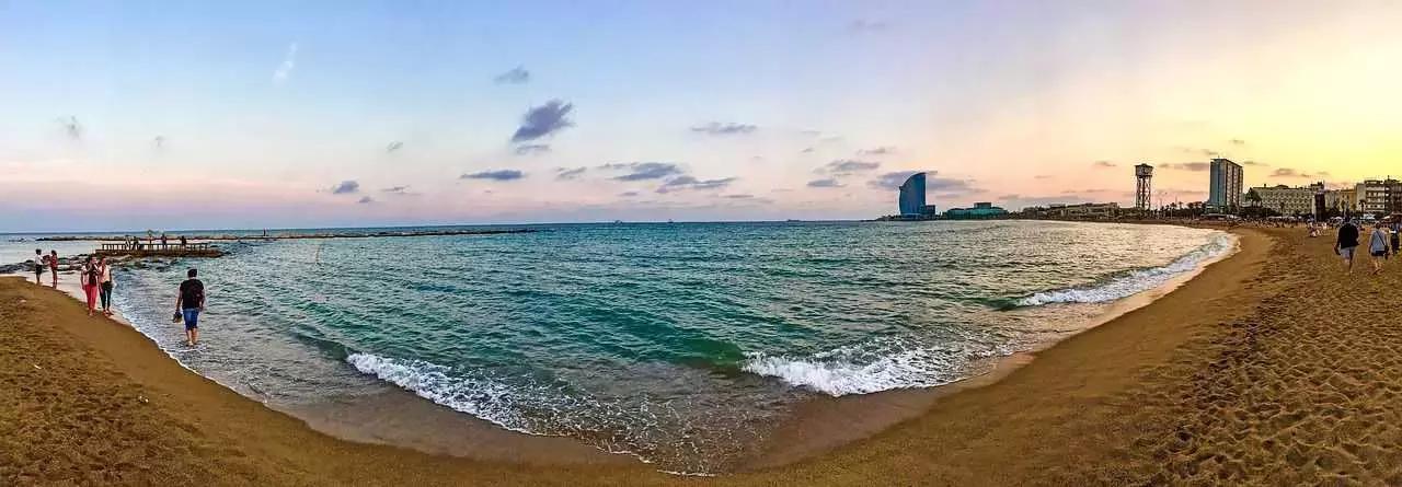 Barcellona è molto più visitata anche rispetto a Madrid, la capitale della Spagna posta al centro esatto del Paese.