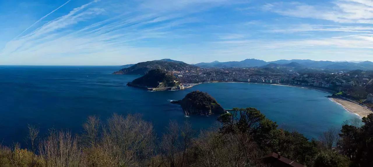 Potrai unire il bello della costa del nord con la cultura misto spagnolo - basca.
