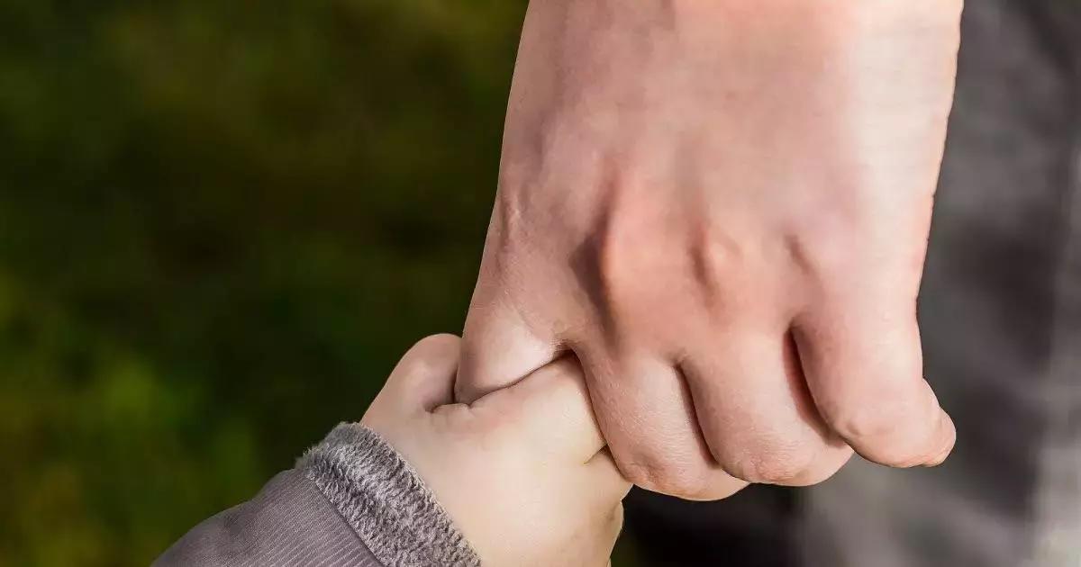 Internet ha un enorme riserva di schede didattiche per la primaria, ma non devi lasciare tuo figlio da solo davanti al computer.