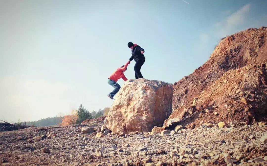 Insegnare a domicilio significa mettersi a servizio dello studente affinché abbia un buon andamento scolastico. 