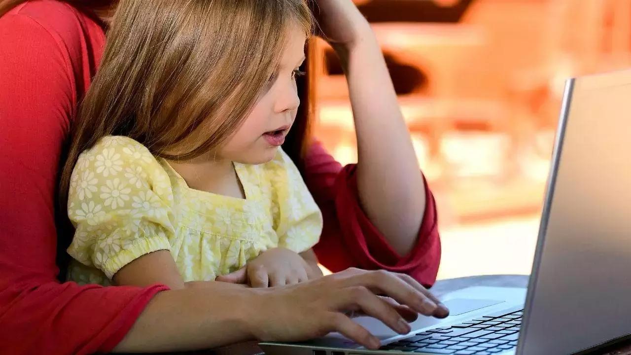 Mai lasciare i bambini soli davanti al computer, anche se si tratta di risorse didattiche. 