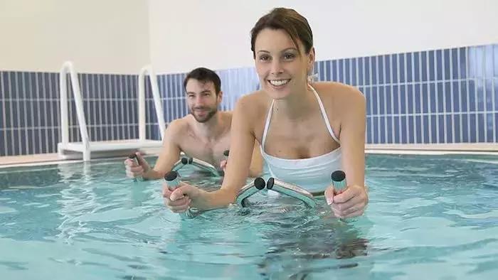 L’aquagym e l’aquabike sono una vera arma di distruzione di massa contro la cellulite!