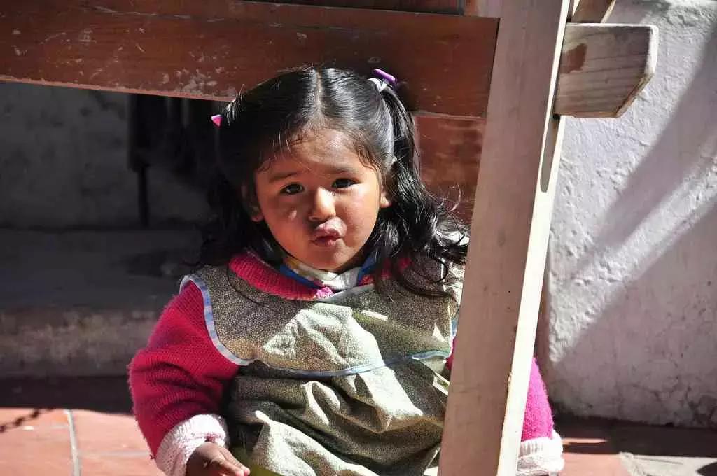 In Perù il lavoro delle associazioni che operano per il sostegno scolastico dei bambini del luogo è un mezzo efficace per contrastare la povertà.