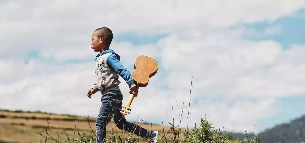 Per trovare gli studenti a cui dare ripetizioni scolastiche puoi lavorare per un ente, pubblicare un annuncio e iscriversi a Superprof dopo aver definito cosa e a chi vuoi insegnare.