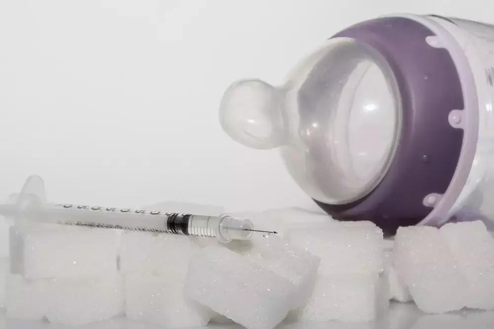 Chi soffre di diabete può trovare nello sport un valido alleato nella regolazione degli zuccheri, ma bisogna sempre avere con sé l'equipaggiamento giusto. 