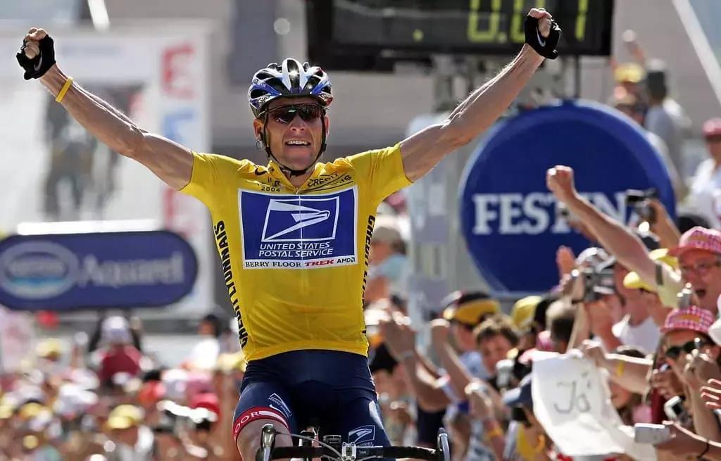 Prima della vicenda del doping, Armstrong si è battuto per sensibilizzare i ragazzi sul binomio sport e cancro.