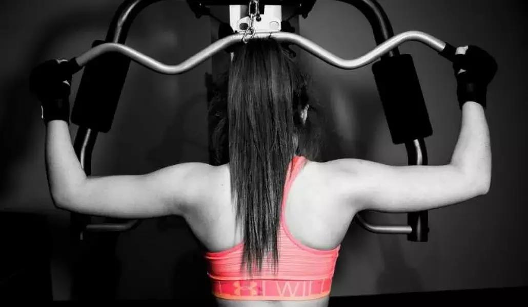 Ecco un esercizio che consente di rafforzare i muscoli della schiena!