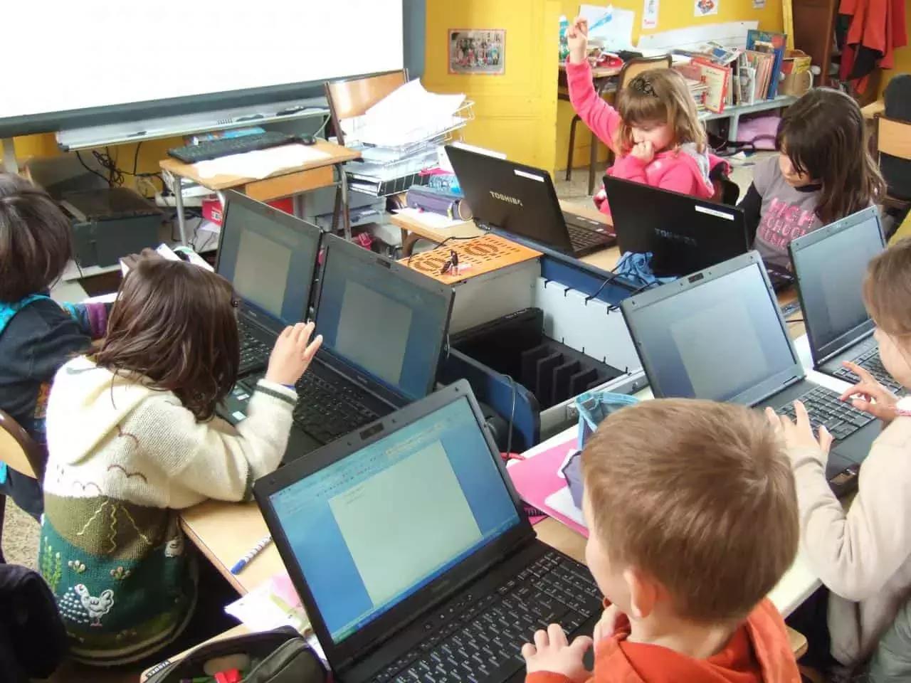 La scuola del futuro sarà sempre più interattiva e il sostegno scolastico comincia già a essere fatto online.