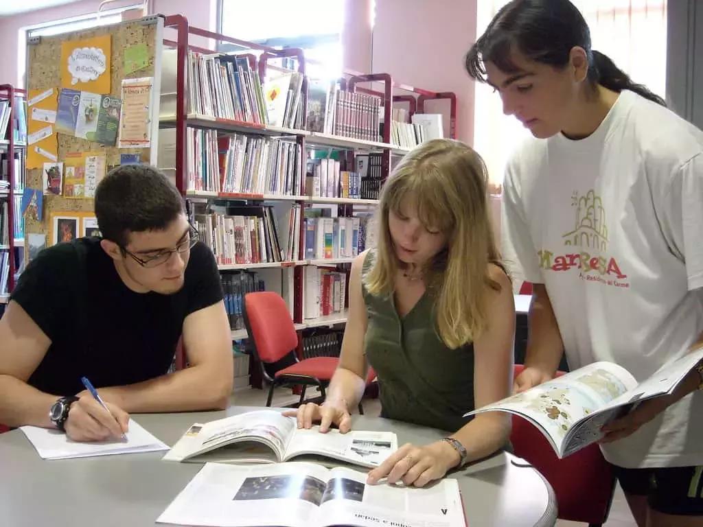 Un doposcuola con insegnanti volontari può essere molto utile, anche perché è gratuito!