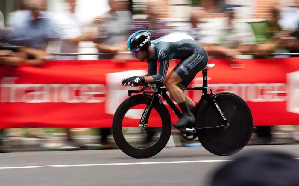 Il ciclismo è uno sport molto adatto per vedere il mondo e fare sport!