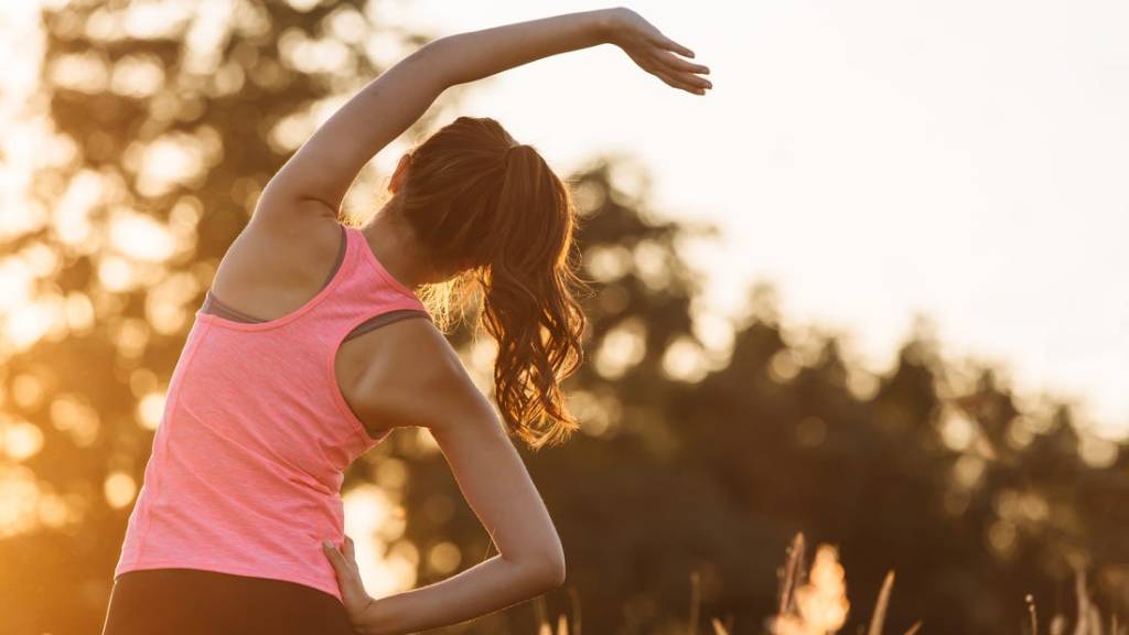 Le applicazioni per dispositivi mobili hanno il vantaggio di offrirti informazioni aggiornate con il tuo medico o personal trainer e fare attività fisica in casa o all'aria aperta.