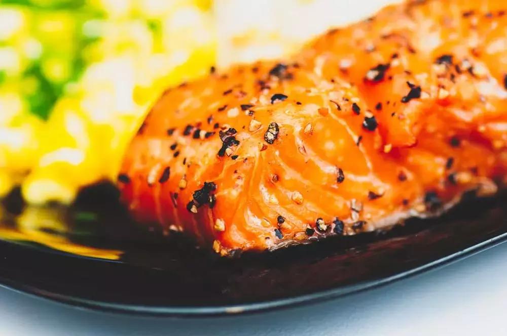 Scegli come mangiare il tuo salmone, ricorda che quello migliore è quello selvaggio.