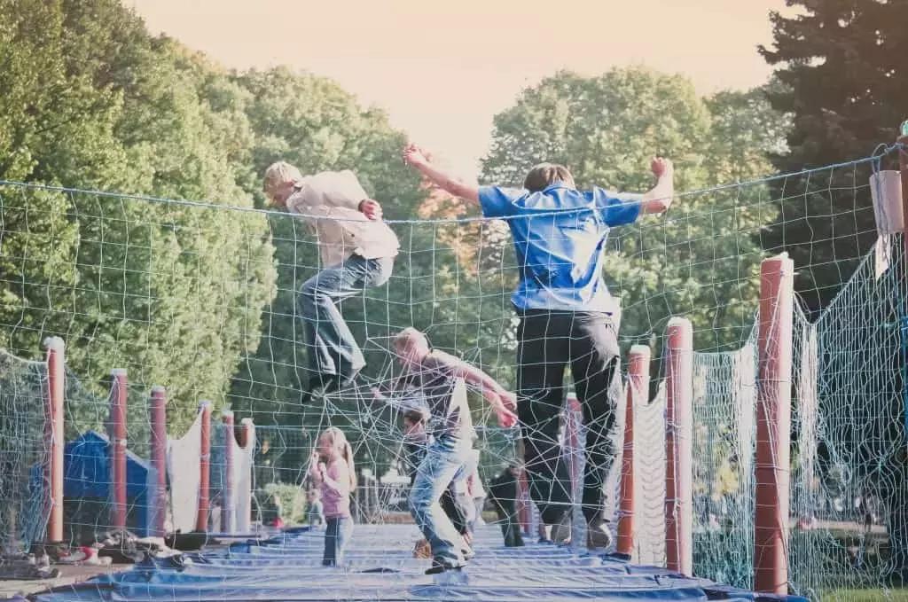 Parrocchie e associazioni milanesi supportano i bambini e ragazzi con doposcuola, sport, musica arte, ecc.