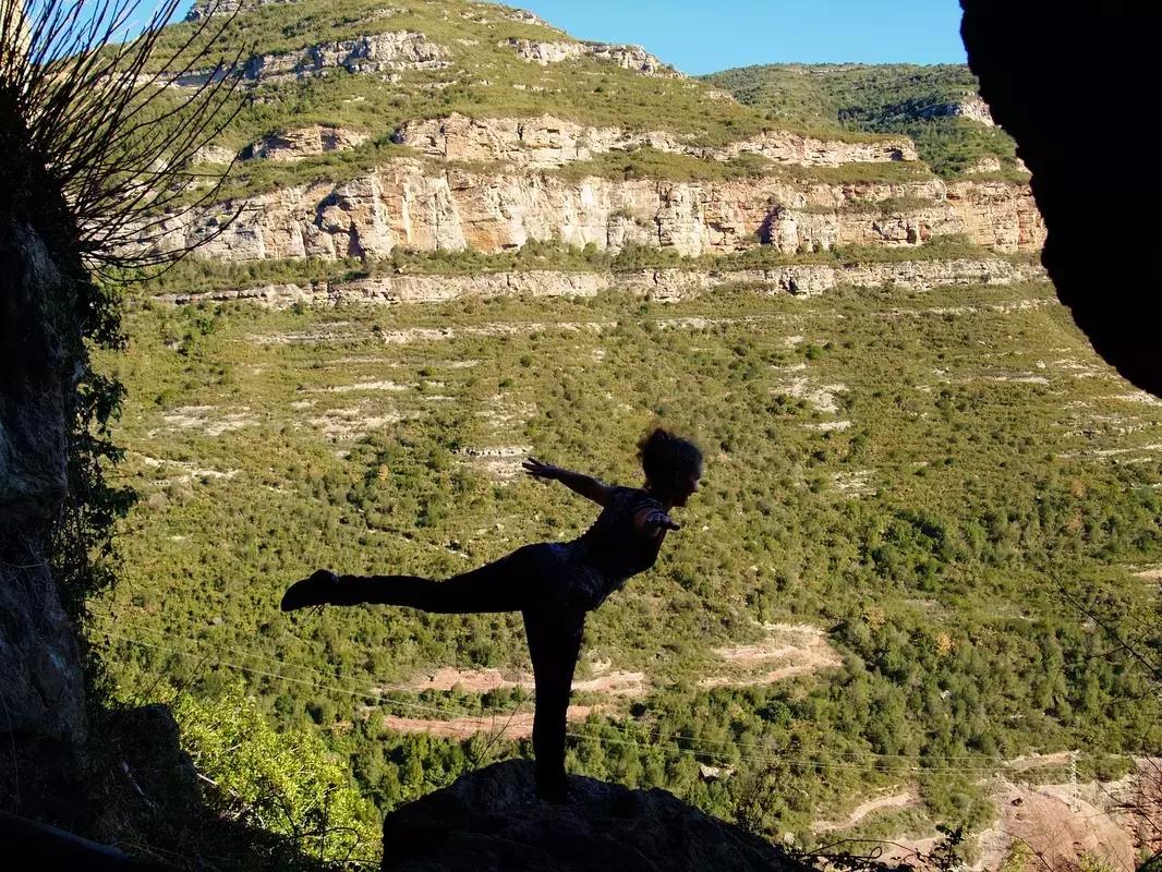 Per un personal trainer è importante prendersi cura del proprio corpo in ogni momento, praticando regolarmente attività fisica. L'apparenza. in questa professione, conta moltissimo.
