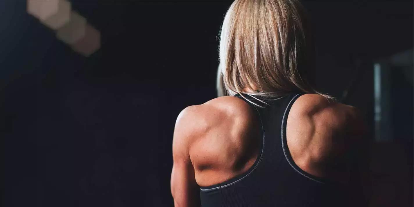 Puoi diventare personal trainer con o senza diplomi, ma se vuoi avere più clienti devi avere una forte base teorica e tecnica insieme a doti empatiche che mettono i tuoi clienti a proprio agio.