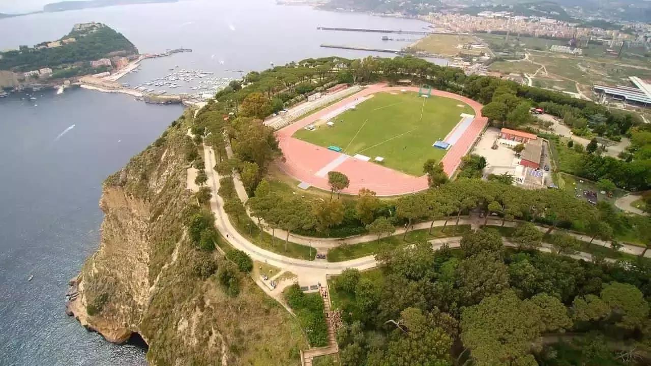 Vista mozzafiato e percorsi fitness non mancano nei parchi di Napoli.