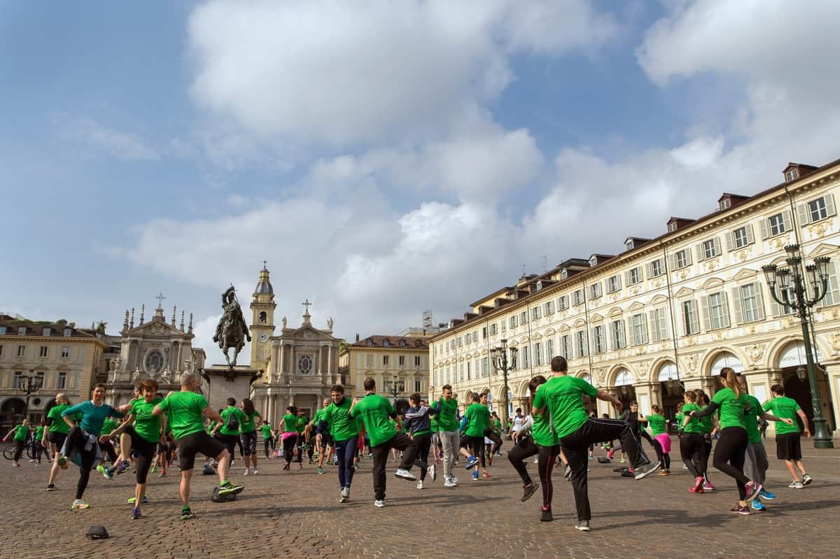 Se cerchi palestre con personal trainer Torino troverai una serie di informazioni online sulle palestre più quotate o economiche, ma per allenarti con un professionista in base alle tue esigenze, la cosa migliore è affidarti a un istruttore a domicilio!
