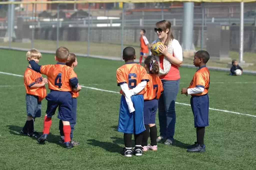 Molti personal trainer sono anche insegnanti di educazione fisica nelle scuole. 