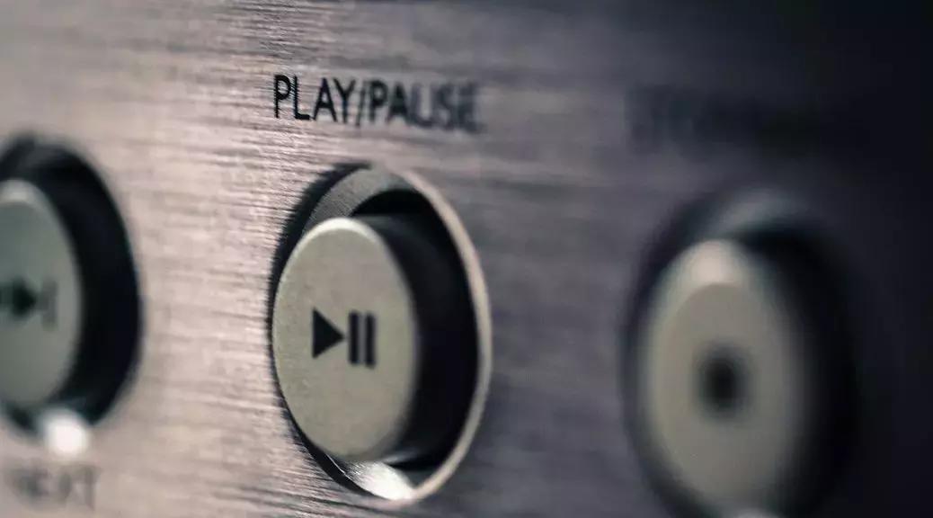 Alcune playlist sono particolarmente indicate per dare ritmo all'allenamento, altre sono perfette per lo yoga e la meditazione. Insomma, ogni sport ha la sua musica giusta.