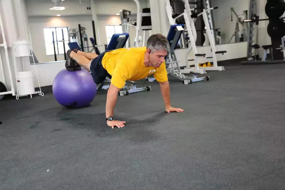 Una palla è lo strumento ideale per effettuare i tuoi esercizi.