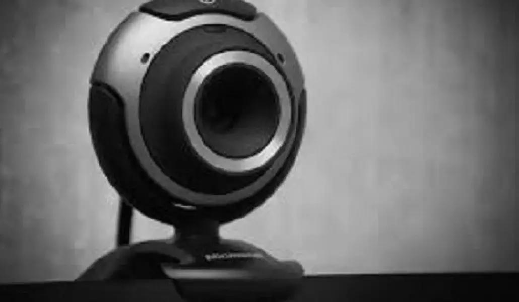 Con una webcam, puoi seguire anche lezioni di yoga a distanza!