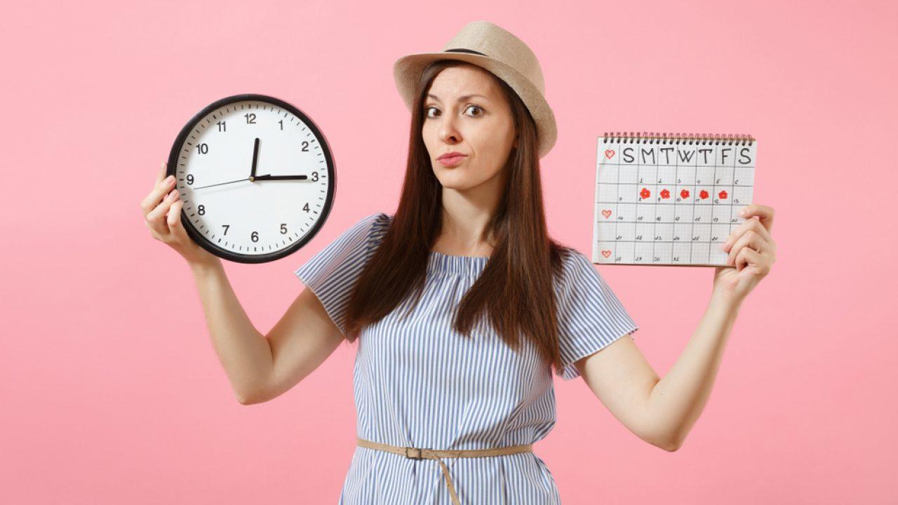 Yoga durante il ciclo? Perché no! Alcuni esercizi sono indicati per ridurre i dolori mestruali.