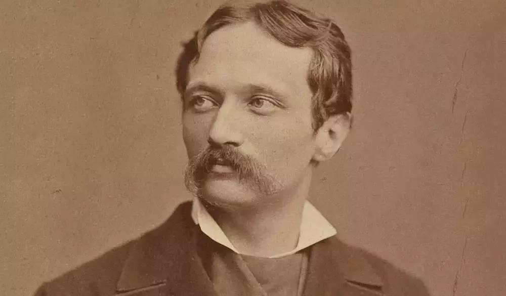 Pasquale Bona fu apprezzato come musicista ma anche come insegnante. I suoi manuali sono indispensabili per tutti i professionisti, da generazioni.