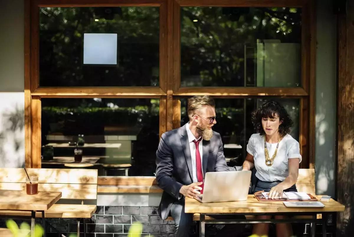 Per gli insegnanti di informatica è importante, tra le altre cose, scegliere i luoghi in cui tenere le lezioni in base alla spesa necessaria a raggiungerli.
