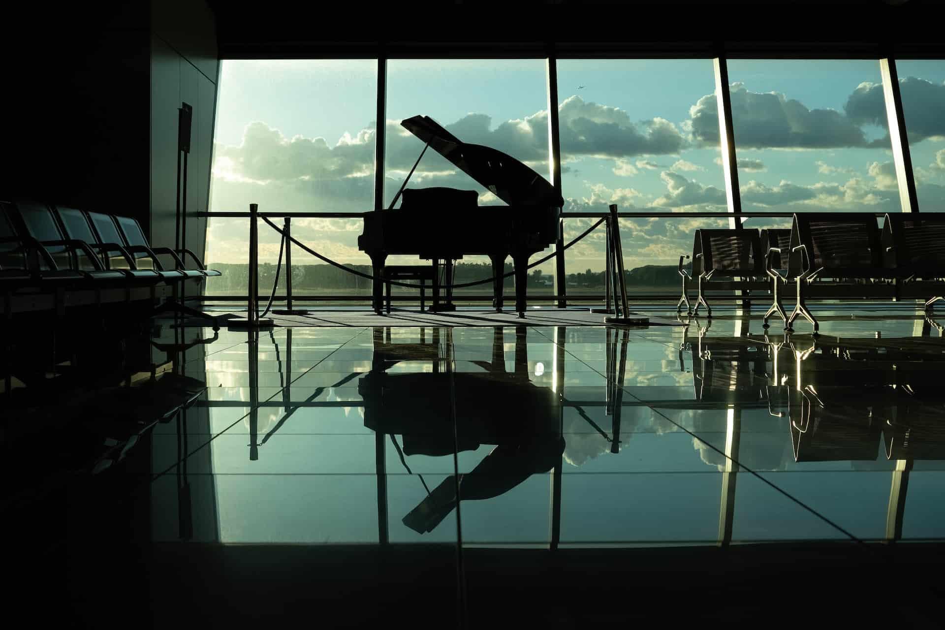Se vuoi imparare a suonare da solo o integrare le tue lezioni di piano devi scegliere un manuale per principianti e uno per il solfeggio.