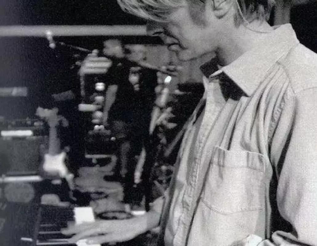 David Bowie, artista completo e grande pianista!