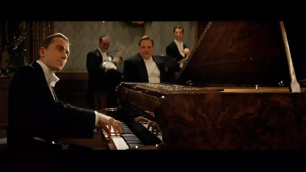Se il tuo sogno è quello di fare il pianista comincia a prendere lezioni di pianoforte!