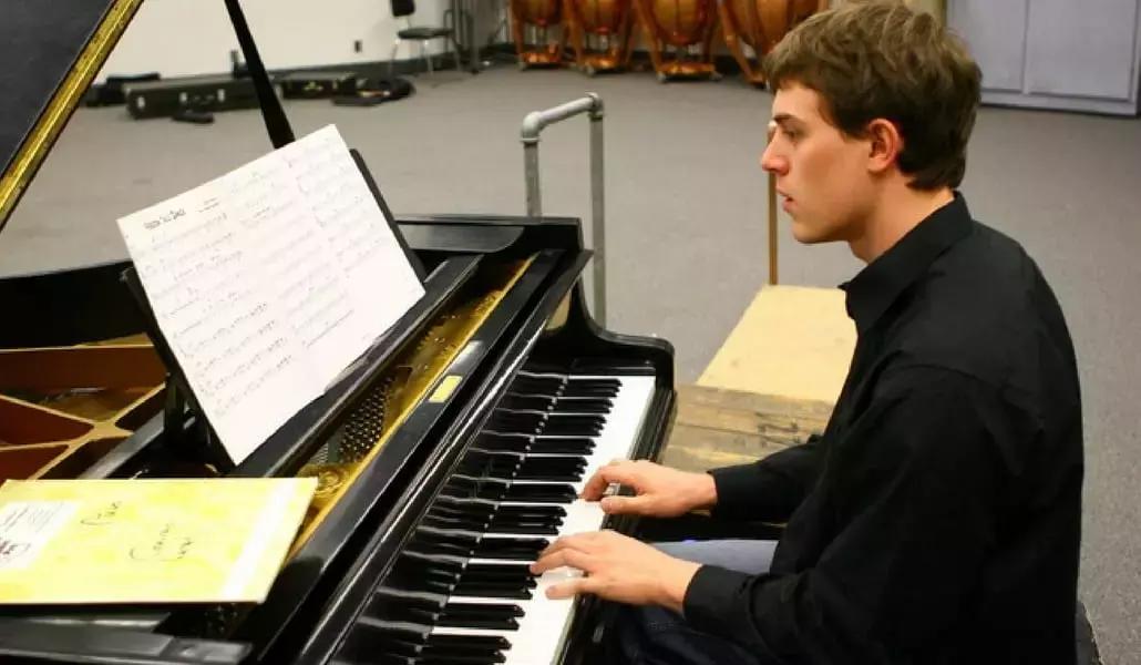 Prova a suonare secondo le indicazioni dal tuo insegnante!