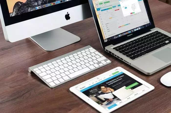 Le lezioni su Internet saranno valide indipendentemente dal fatto che tu abbia uno smartphone o sia un utente di computer. Allora, cosa stai aspettando?
