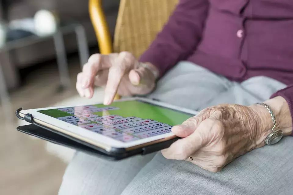 Perché non leggere l'intero studio di Sofres per cambiare la tua visione degli anziani e dell'IT?