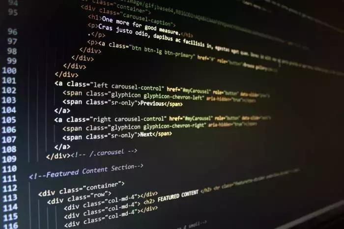 Un webmaster deve avere una buona conoscenza del linguaggio HTML per poter apportare delle modifiche ai siti web.