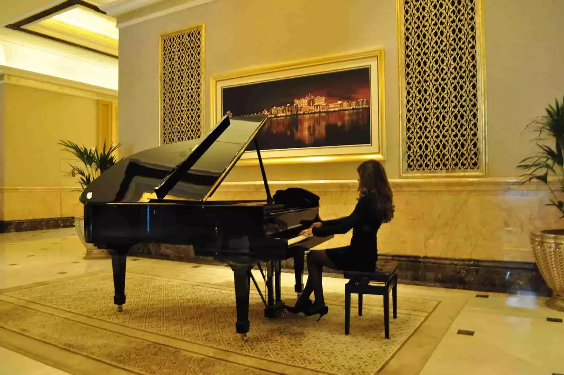 A Roma, Milano, Napoli, Torino, Bologna e Palermo puoi trovare corsi di piano in conservatorio, nelle scuole di musica, con gli insegnanti privati oppure online.