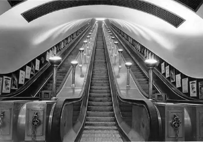 Vai verso alti livelli di pianoforte eseguendo sequenze progressive.