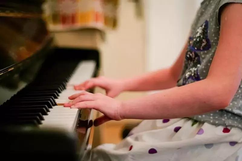 I giovani musicisti necessitano di esercitazioni divertenti!